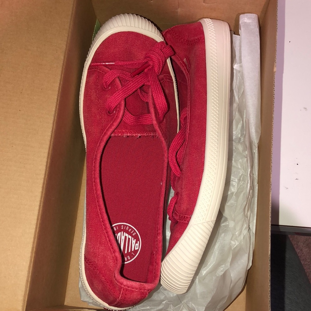 Women's flats